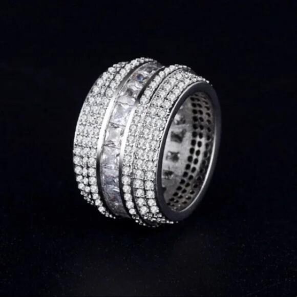 NEW LUXURY 925 STERLING SILVER DIAMOND BAND RING, CUTE RING, SHINY RING. - Picture 4 of 5